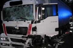 Nehoda sanitky s kamionem