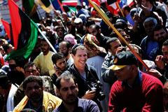 Tim Hetherington na demonstraci v libyjském Benghází