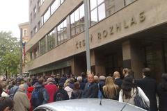 Pietní akt před budovou Českého rozhlasu