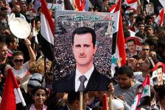 Příznivci diktátora Bašára Asada na demonstraci v Damašku