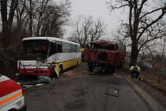 Nehoda vlaku a autobusu u Postoloprt