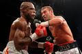 Reuters fotky roku 2011: Lucien Bute vs Glen Johnson OTV