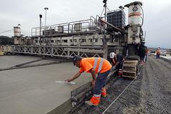 Stavba dálnice u Hulína