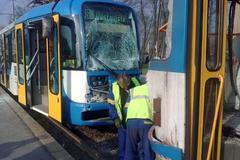 Srážka tramvají v Ostravě na zastávce Důl Hlubina