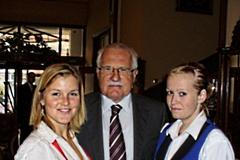 Studentky SOŠ Poděbradská a prezident Klaus