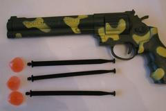 Nebezpečná hračka pistole