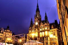 Blesk v pozadí liberecké radnice