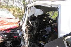 Při čelní srážce u Stříbra zemřeli oba řidiči