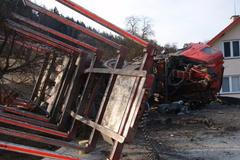 Nehoda tahače dřeva na Vsetínsku