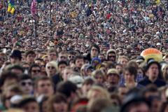 U2 v Glastonbury a další obrázky z bahna