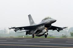 Tchajwanský F-16 přistává na dálnici - cvičení