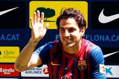 Cesc Fabregas podepsal v Barceloně
