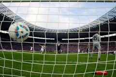 Bundesliga - Norimberk (Pekhart)