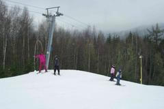 V Harrachově se pořád lyžuje