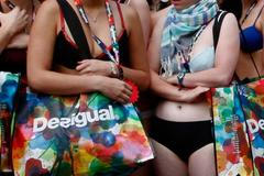 Polonahá party: Lidé šli do prádla kvůli oblečení zdarma