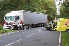 Nehoda sanitky s kamionem