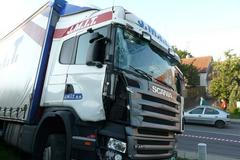 Srážka kamionu s autobusem na Znojemsku