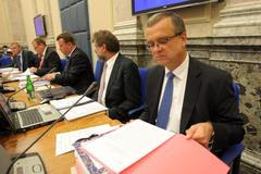 Vláda se sešla po dovolené