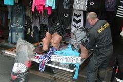 Jihočeští celníci při razii na padělky v tržnicích u Kaplice a ve Strážném