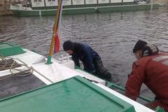 Potápěči u Karlova mostu