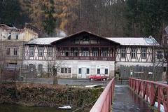 Devastace bývalých lázní Kyselka