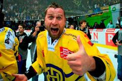 HC Davos slaví titul: Jaroslav Bednář