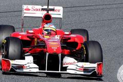 Testy v Barceloně: Alonso