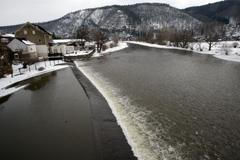 Zamrzlá Berounka v Černošicích