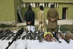 Afghánistán: zajatí povstalci a jejich zbraně
