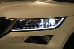 Škoda Kodiaq - rozsvícené přední světlo
