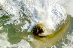 Další islandská sopka chrlí popel