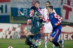 Chorvatsko - Česko: Petr Čech a Ivan Rakitič