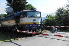 Lokomotiva na přejezdu