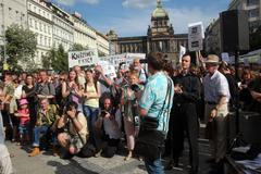 Demonstrace proti bourání domu na Václavském náměstí.
