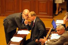 Schůze sněmovny a K6