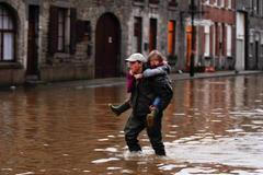 Kopa sněhu, pak obleva. Evropu sužují záplavy