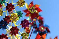 Hračky, větrníky - ilustrační snímek