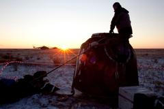 Sojuz se třemi kosmonauty se vrátil z ISS