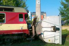 Srážka vlaku s kamionem v Čakovicích