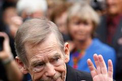 Ve Vrchlického sadech odhalili sochu Wilsona