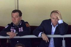 Putin s Medvěděvem smutní v utkání s Finskem