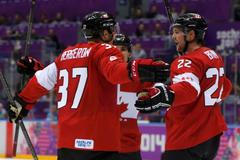 Kanada - Norsko: Patrice Bergeron a Jamie Benn slaví gól