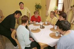 Lidé s postižením zkouší žít na svobodě