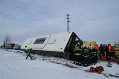 Nehoda autobusu a kamionu u Tuchlovic