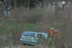 Auto sjelo ze svahu v Karlových Varech