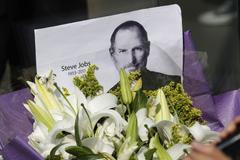 Lidé po celém světě truchlí za smrt Steva Jobse