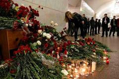 Moskva truchlí za oběti teroru v metru