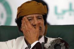 Muammar Kaddáfí při projevu k sympatizantům