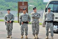 Američtí vojáci v baretech na hranicích Jižní Koreje