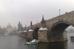 Potápěči u Karlova mostu